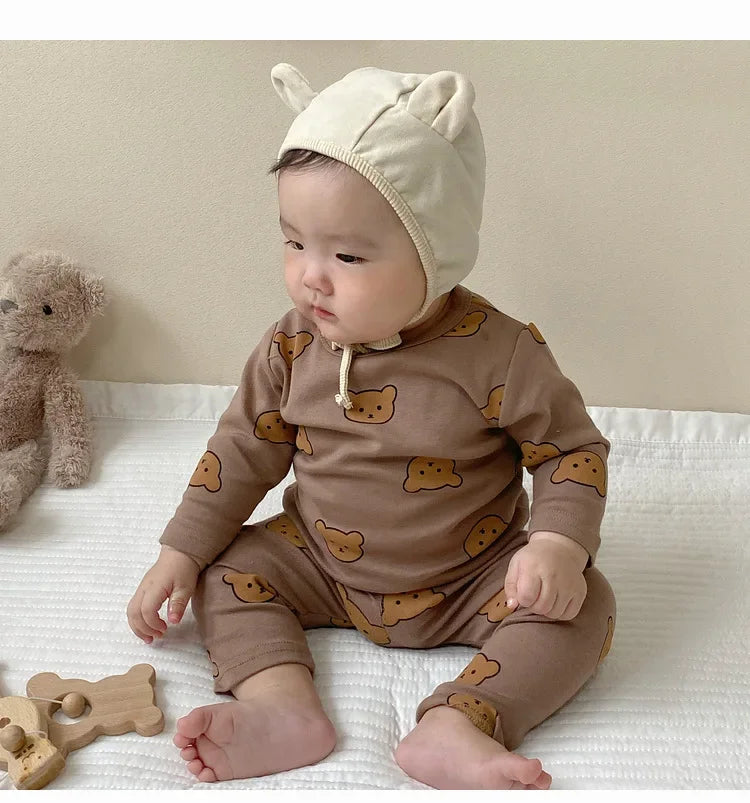 Baby 2PCS Pajama Set Cotton Long Sleeve Outfit for Autumn Winter Wear with bear print and cream hat