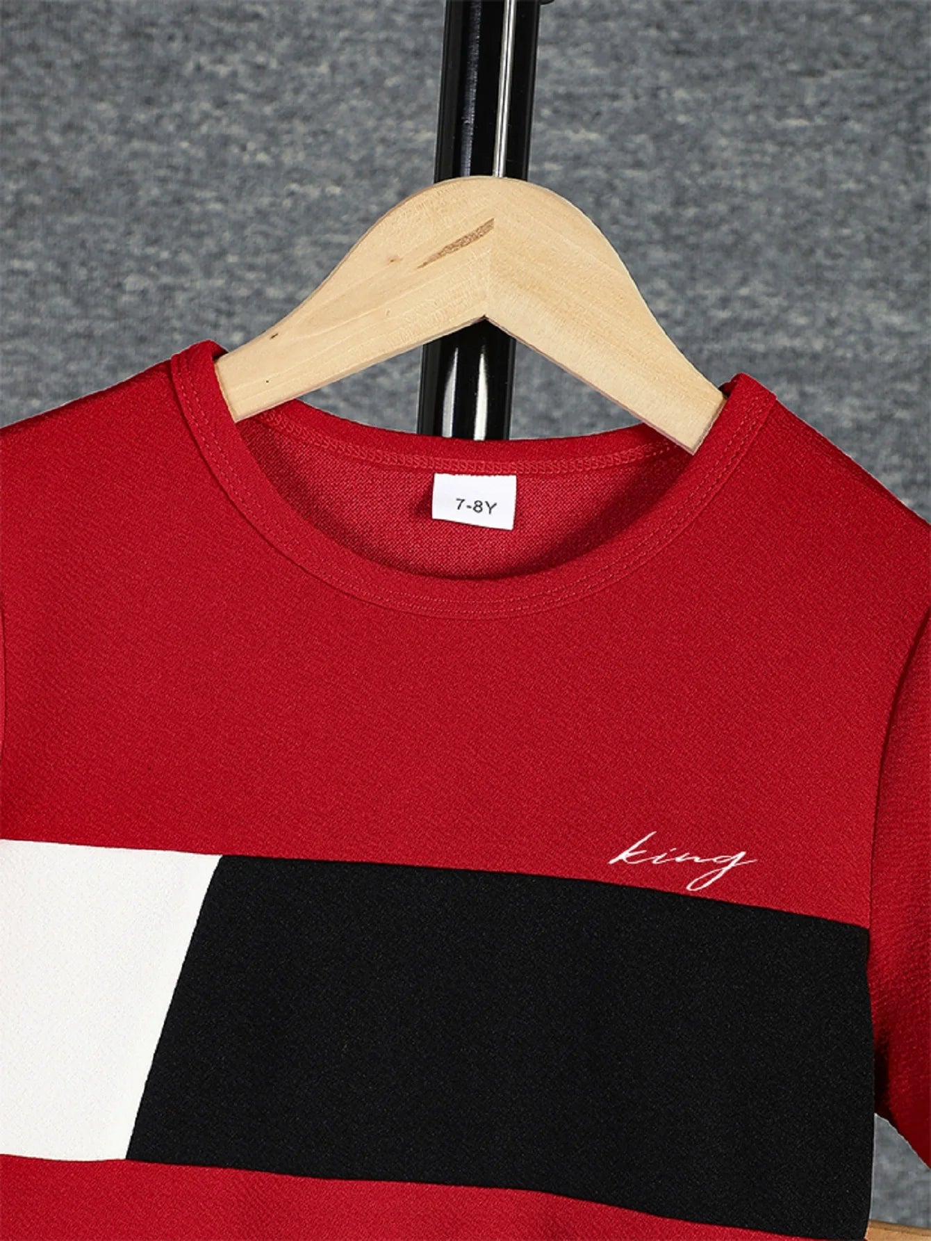 Boys Casual 2pcs Color block Short Sleeve T-shirt and Shorts Set red black and white close-up on hanger