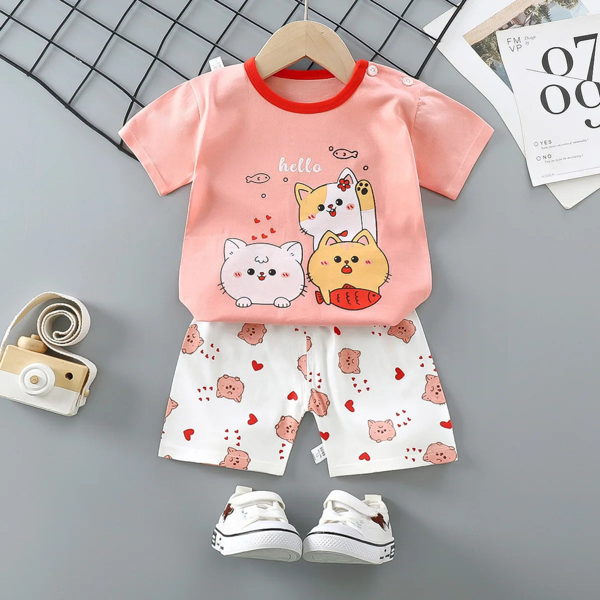 Cartoon Kids Clothes 2 Piece Set Donald Duck T-shirt and Shorts Summer Outfit with cute cat prints in pink and white