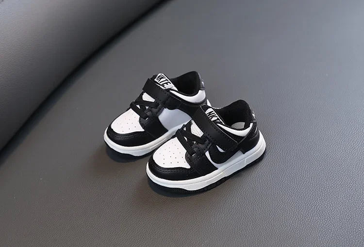 Children White Casual Sneakers Soft-Soled Running Shoes for Boys and Girls in black and white design