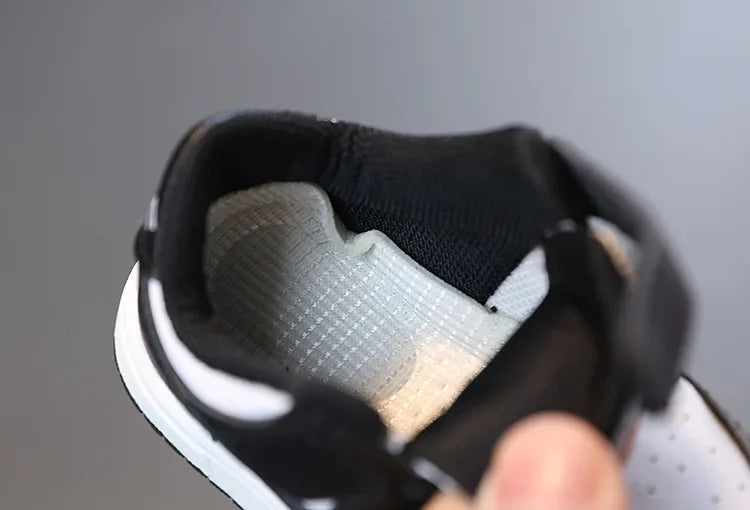 Children White Casual Sneakers Soft-Soled Running Shoes for Boys and Girls black and white inner sole detail