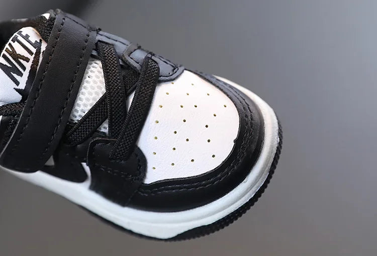 Children White Casual Sneakers Soft-Soled Running Shoes for Boys and Girls black and white close-up