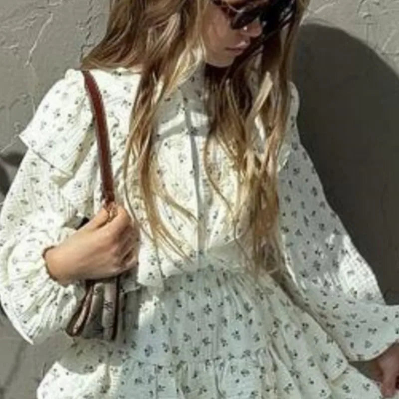 Fashion Baby Girl Clothes Set Floral Blouse and Layered Skirt 2PCS Outfit with long sleeves and delicate floral pattern