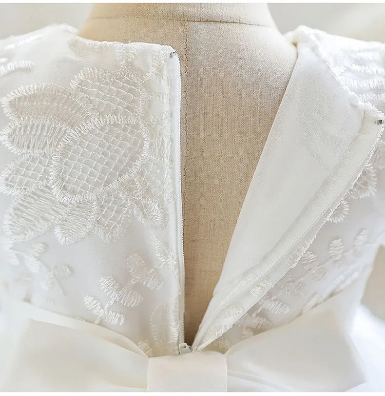 Fashion Bow Girls Party Dress Cotton Short Sleeve Kids Summer Bridesmaid Dress close-up of white lace fabric and back zipper
