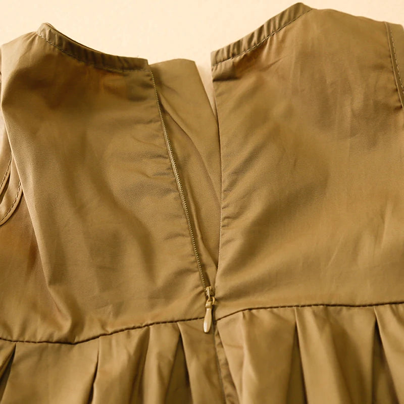 Close-up of brown sleeveless Korean style dress zipper on Fashion Girls Cotton Large Skirt Fairy Dress Summer Kids Sleeveless Korean Style