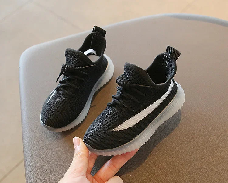 Fashion Kids Sneakers Breathable Non-slip Casual Running Shoes for Boys Girls in black with white stripe 