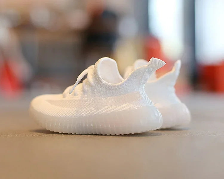 Fashion Kids Sneakers Breathable Non-slip Casual Running Shoes for Boys Girls in white with textured soles