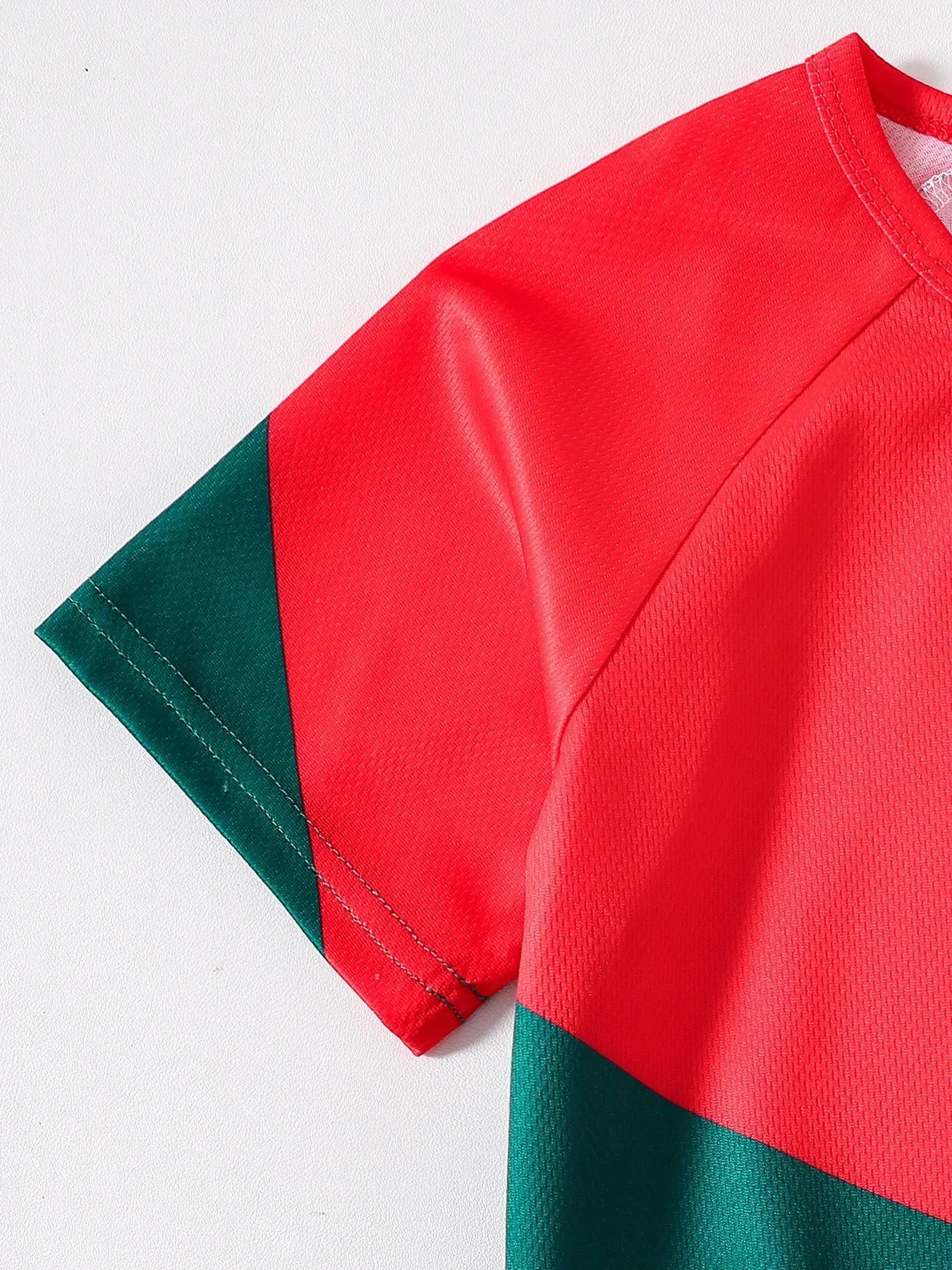 Close-up of Kids' Fall Boys' Fashion Quick-Dry T-Shirt and Shorts Two-Piece Outfit sleeve in red and green colors