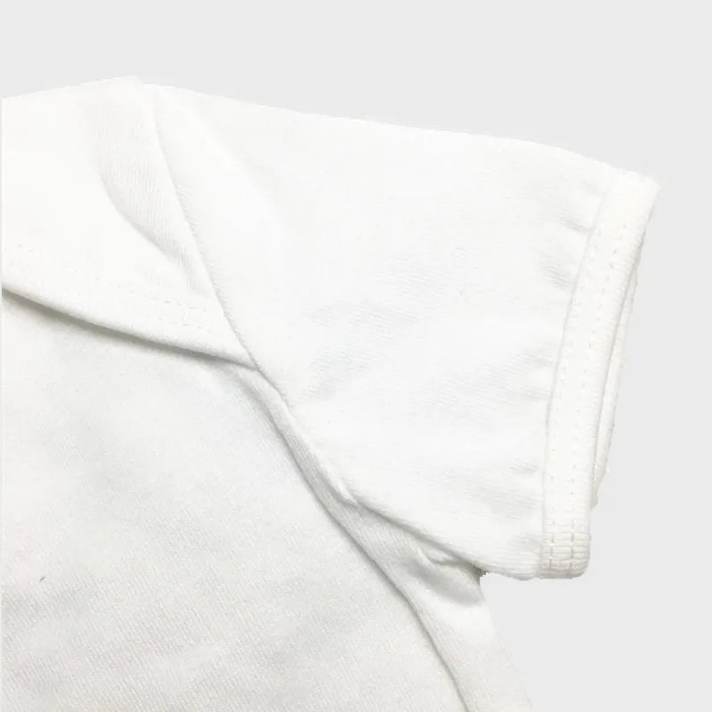 Close-up of white Newborn Baby Clothes Breathable Cotton Short Sleeve Romper I Love PAPA MAMA sleeve