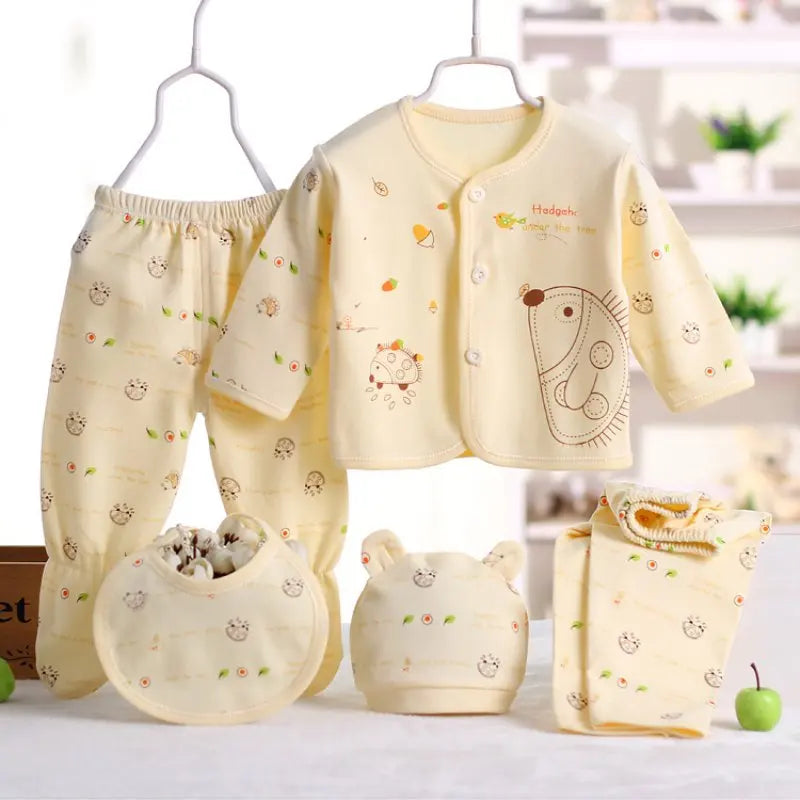 Newborn Baby Pure Cotton Clothing Set with Top Pants Hat Bibs Cartoon Print in soft cream color with animal designs