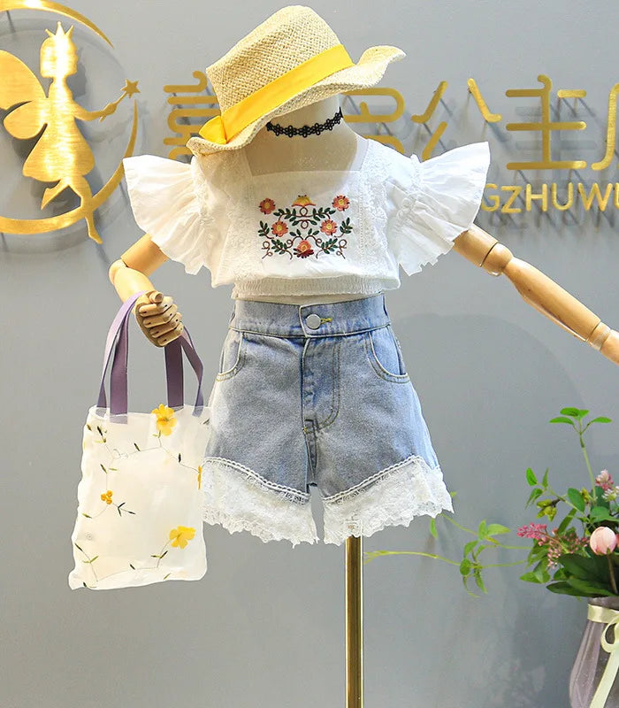 Summer New Girls Clothing Fashion Suit with embroidered white top and lace trimmed denim shorts with floral tote bag