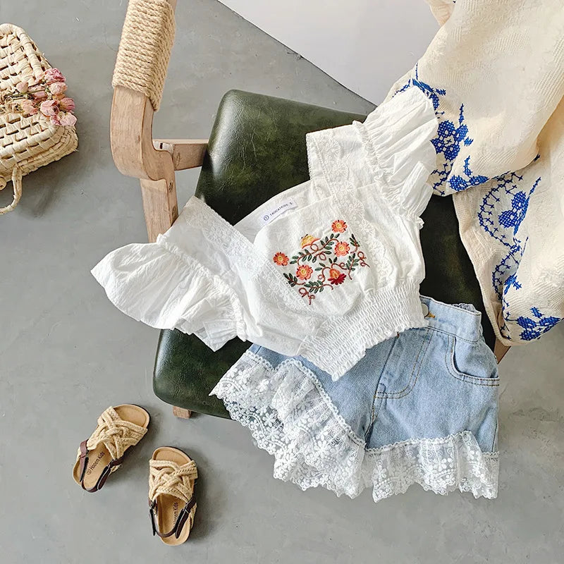 Summer New Girls Clothing Fashion Suit with white floral embroidered top and lace-trim denim shorts